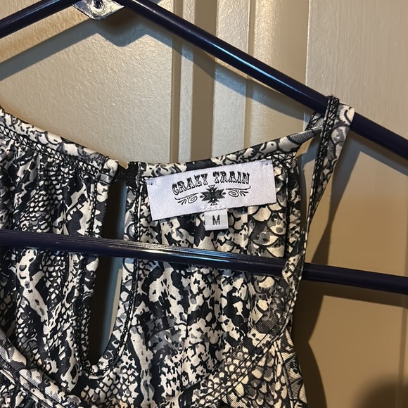 Women’s Medium Snake Skin Pattern Tank Top - Picture 2 of 2